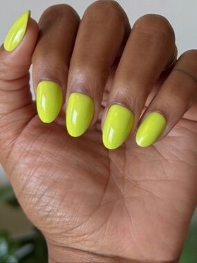Glamnetic Press-On Nails - LIME GREEN Short Oval Set